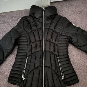 GUESS PUFFER black jacket very lightyly worn!